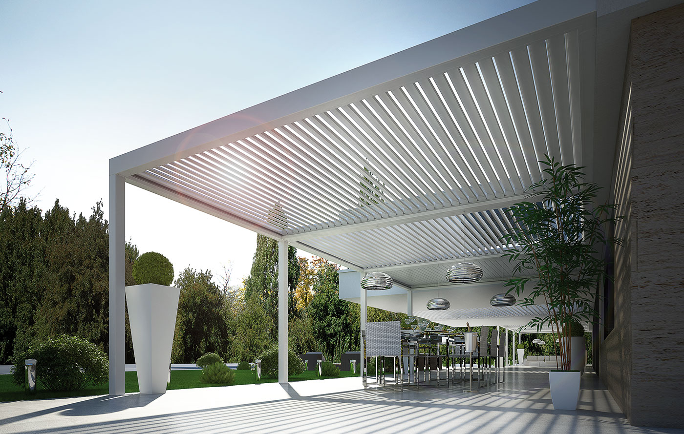 Pergola bioclimatica Bioshade addossata , struttura in alluminio con lamelle orientabili per regolare luce e ventilazione.
